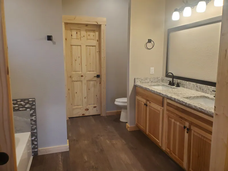 Glacier ensuite, Glacier Park Retreat by Built Right in Montana
