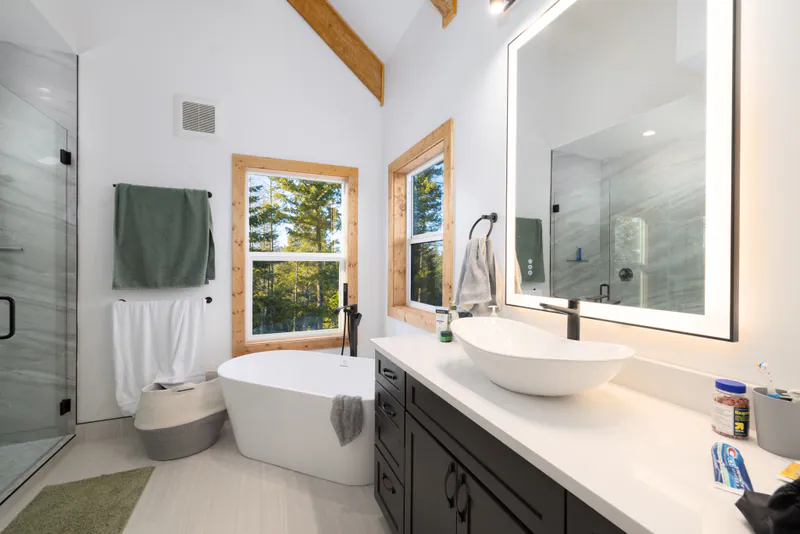 Luxurious custom bath, Kalispell Montana Mountain Views by Built Right in Montana