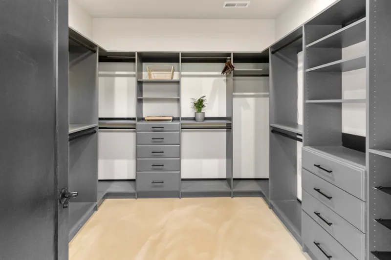 Custom made master closet, Mountain Modern Living Flathead Montana by Built Right in Montana