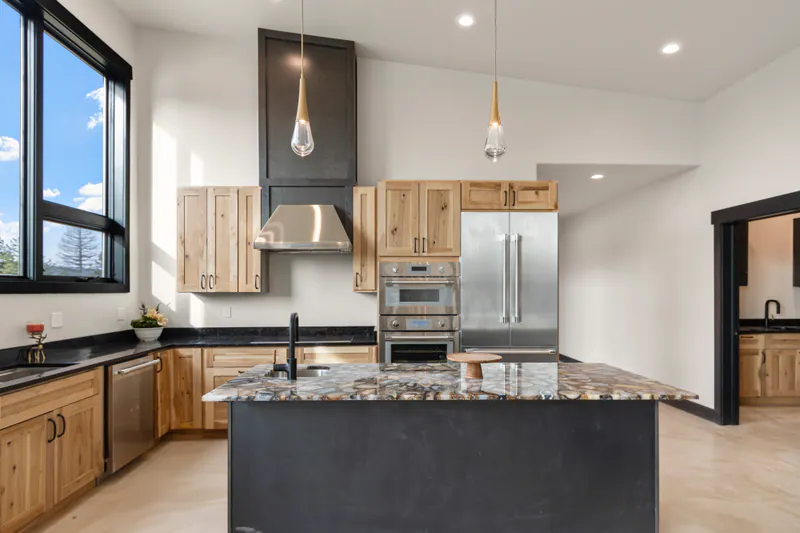 Tailor-made kitchen, Mountain Modern Living Flathead Montana by Built Right in Montana