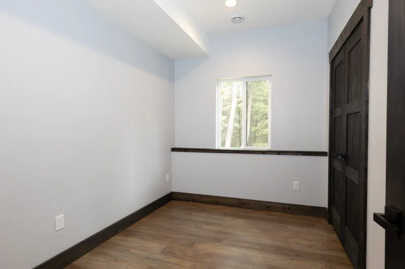 Guest room, Modern Living Montana Built by Built Right in Montana